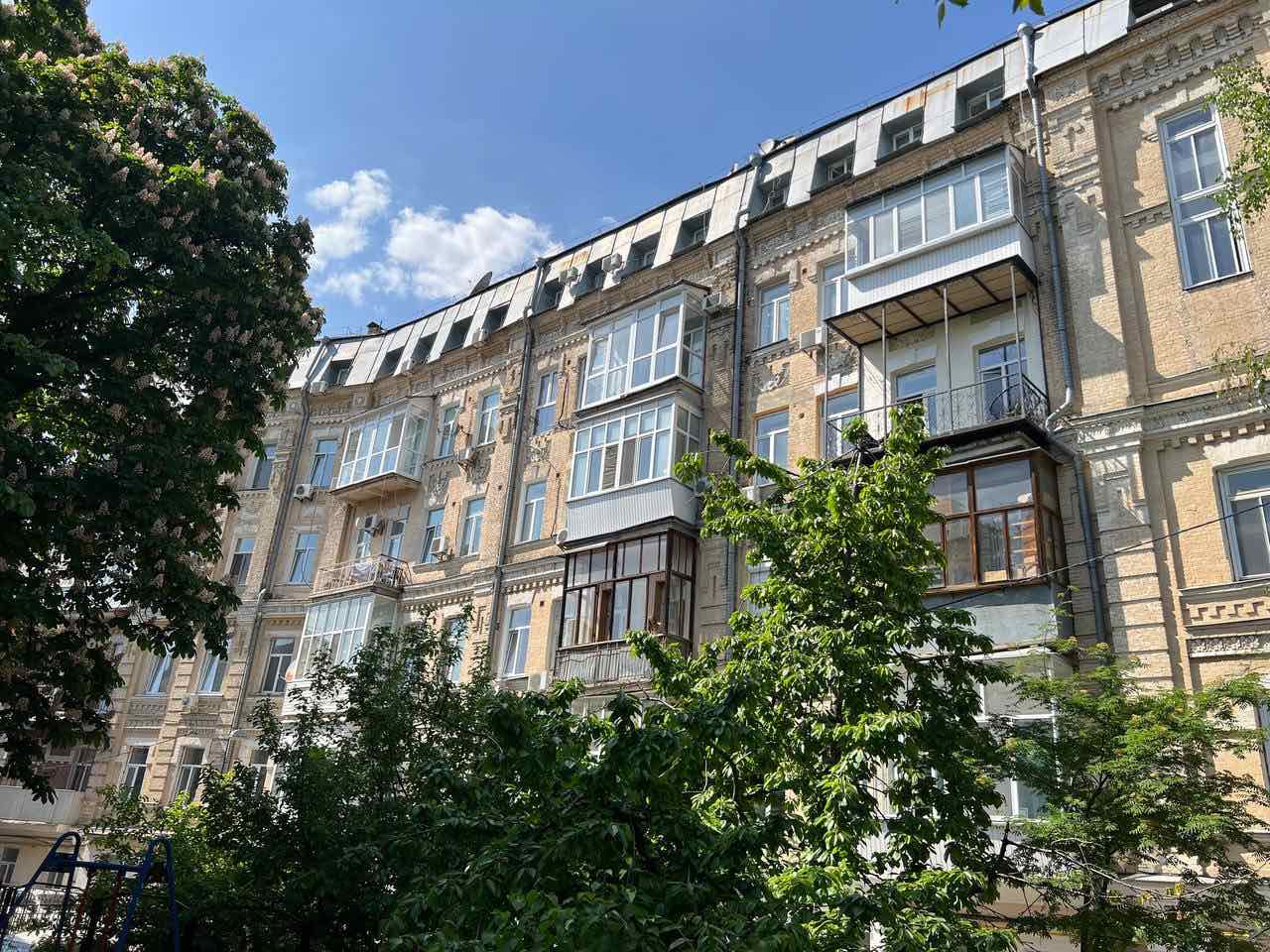 Михайлівська 24 в реконструкція даху